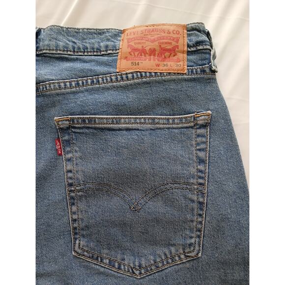Levis 514 Jeans 36x30 Blue Light Wash Straight Leg Regular Comfortable Fit Denim - Picture 4 of 15